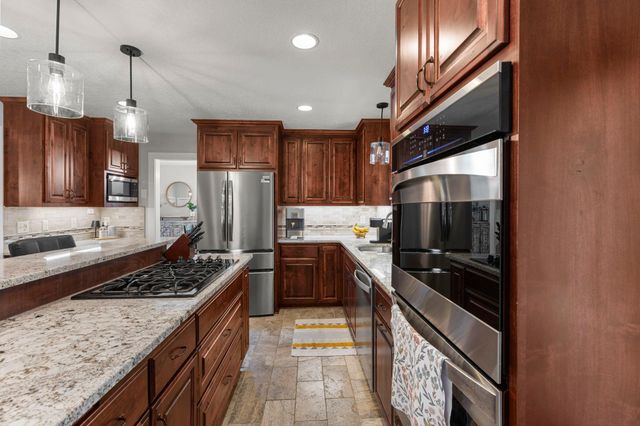 8204 Horizon Drive, Shakopee, MN 55379