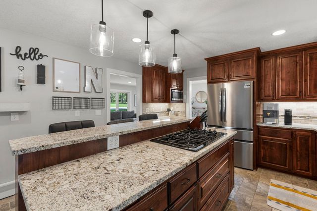8204 Horizon Drive, Shakopee, MN 55379