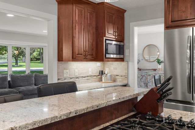 8204 Horizon Drive, Shakopee, MN 55379