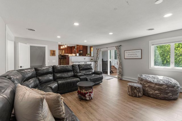 8204 Horizon Drive, Shakopee, MN 55379