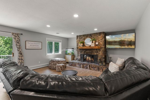 8204 Horizon Drive, Shakopee, MN 55379