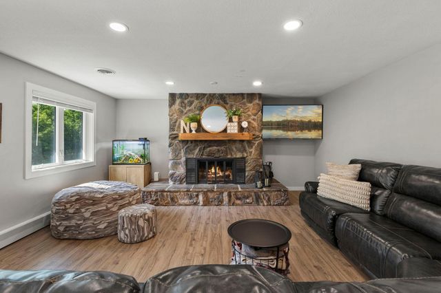 8204 Horizon Drive, Shakopee, MN 55379
