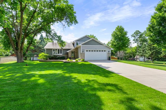 8204 Horizon Drive, Shakopee, MN 55379