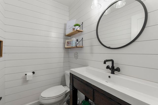 8204 Horizon Drive, Shakopee, MN 55379