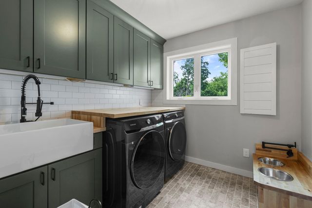 8204 Horizon Drive, Shakopee, MN 55379
