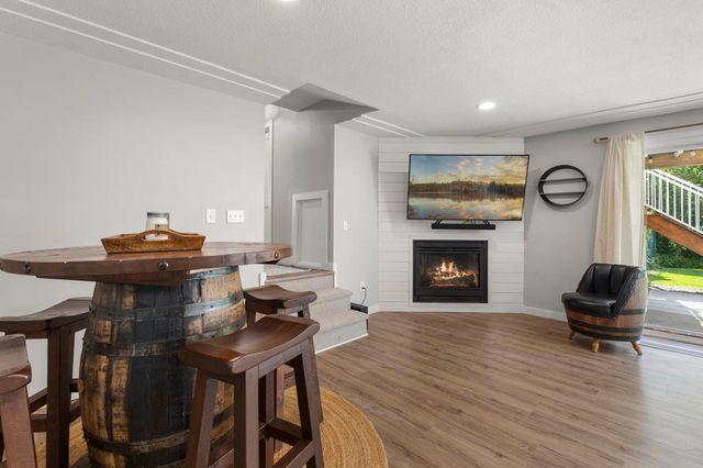 8204 Horizon Drive, Shakopee, MN 55379