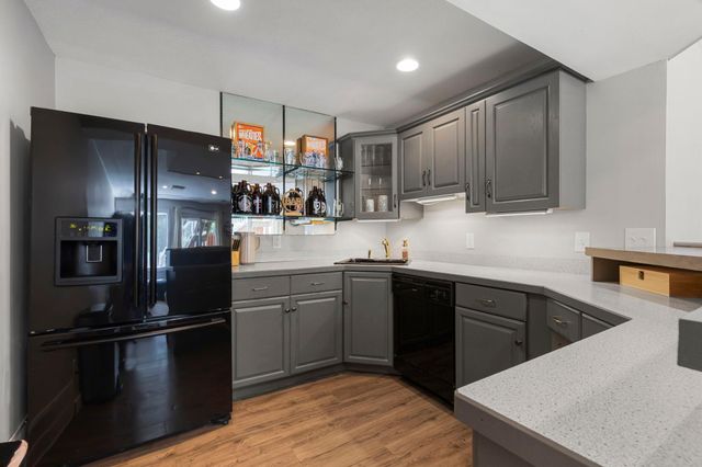 8204 Horizon Drive, Shakopee, MN 55379