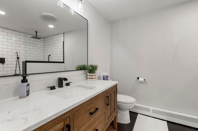 8204 Horizon Drive, Shakopee, MN 55379