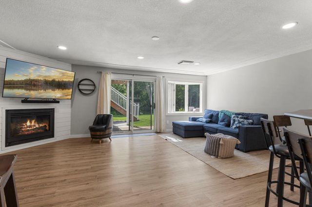 8204 Horizon Drive, Shakopee, MN 55379