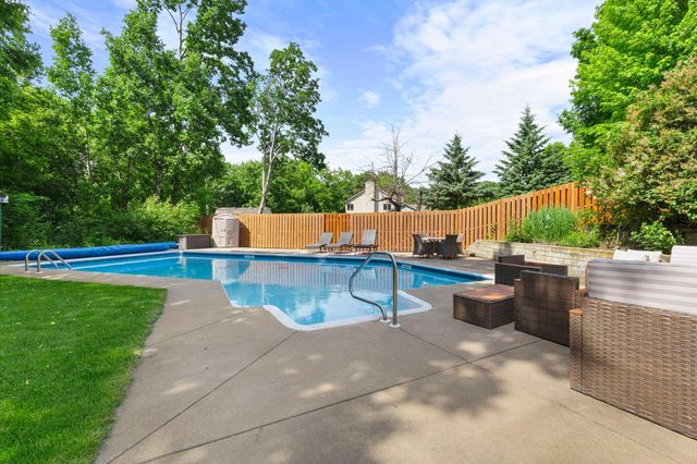 8204 Horizon Drive, Shakopee, MN 55379