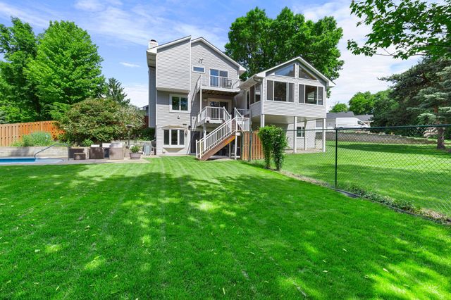 8204 Horizon Drive, Shakopee, MN 55379
