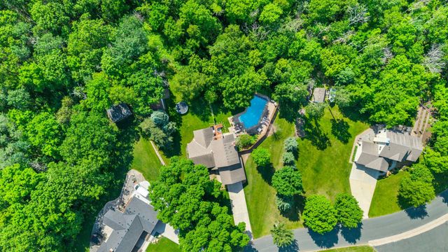 8204 Horizon Drive, Shakopee, MN 55379
