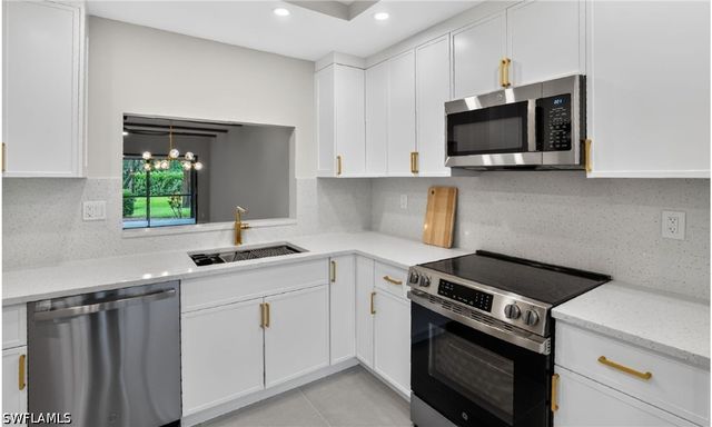 1826 Kings Lake BLVD 101, Naples, FL 34112