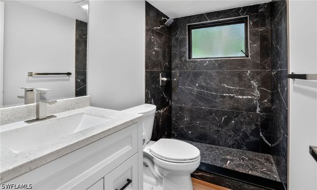 1826 Kings Lake BLVD 101, Naples, FL 34112