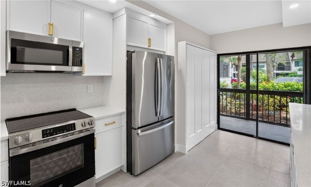 1826 Kings Lake BLVD 101, Naples, FL 34112