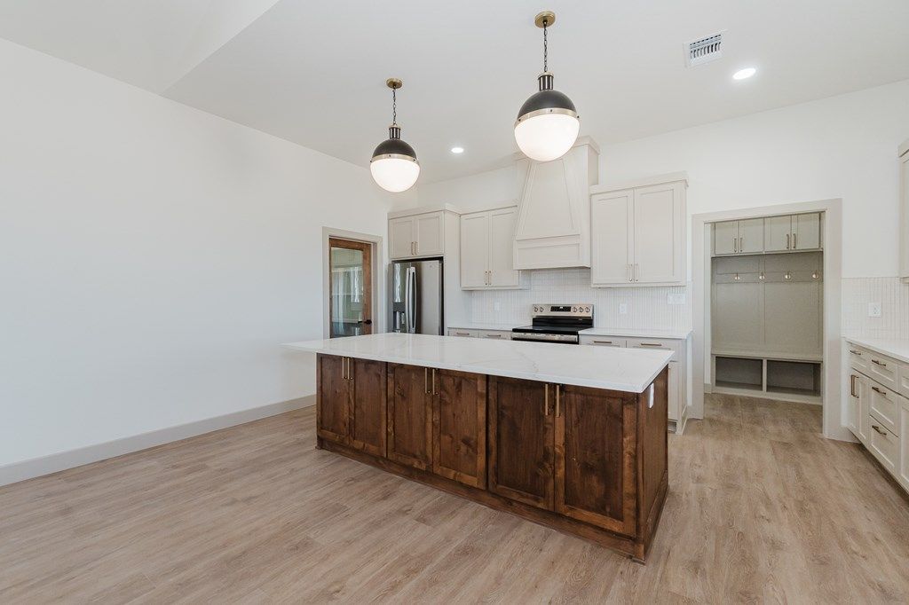 Image 10 of property listing at 309 Spur Dr, Sterling City, TX 76951