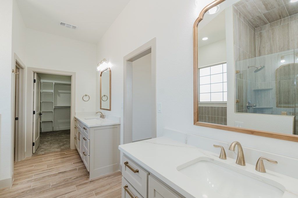 Image 18 of property listing at 309 Spur Dr, Sterling City, TX 76951