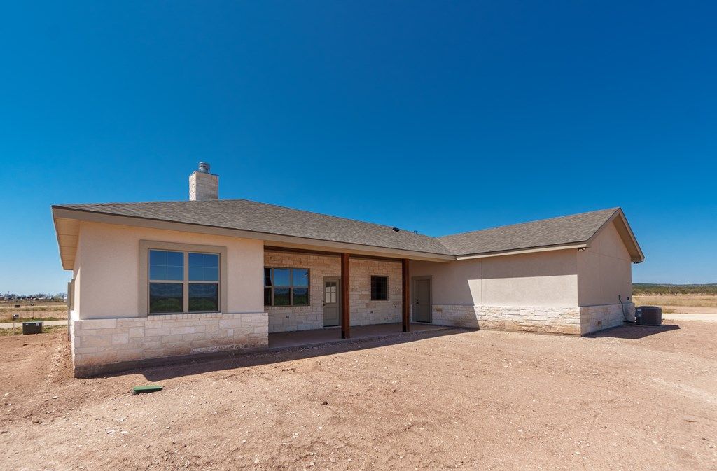 Image 33 of property listing at 309 Spur Dr, Sterling City, TX 76951