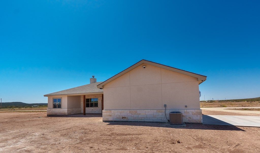 Image 34 of property listing at 309 Spur Dr, Sterling City, TX 76951