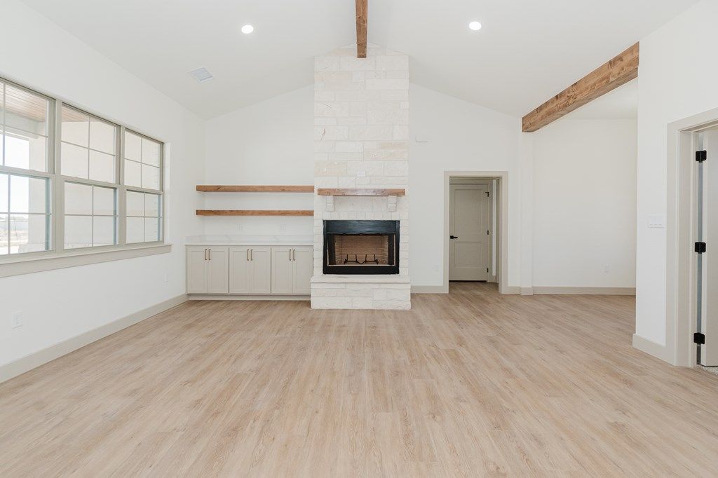 Image 5 of property listing at 309 Spur Dr, Sterling City, TX 76951