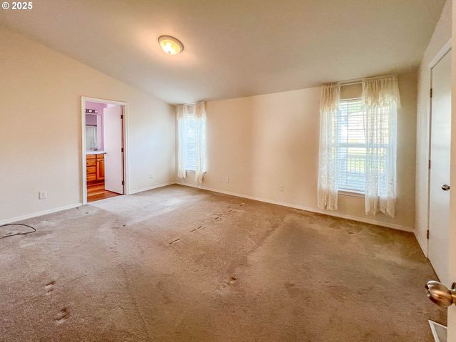 152 JACOB HALE Way, Roseburg, OR 97471