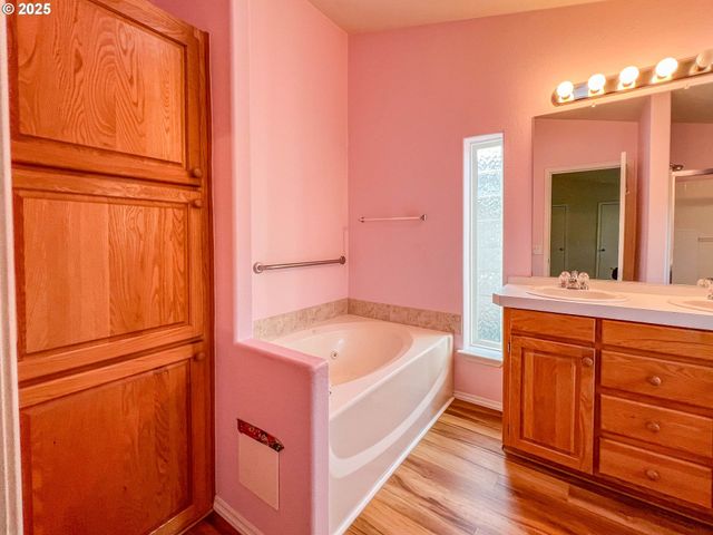 152 JACOB HALE Way, Roseburg, OR 97471