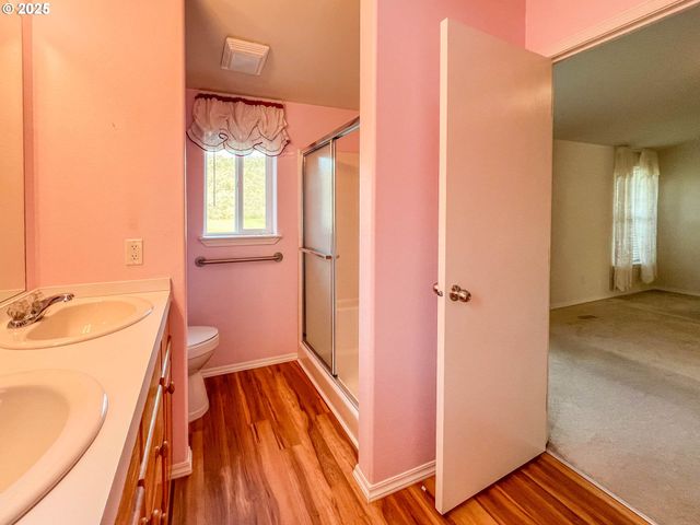 152 JACOB HALE Way, Roseburg, OR 97471