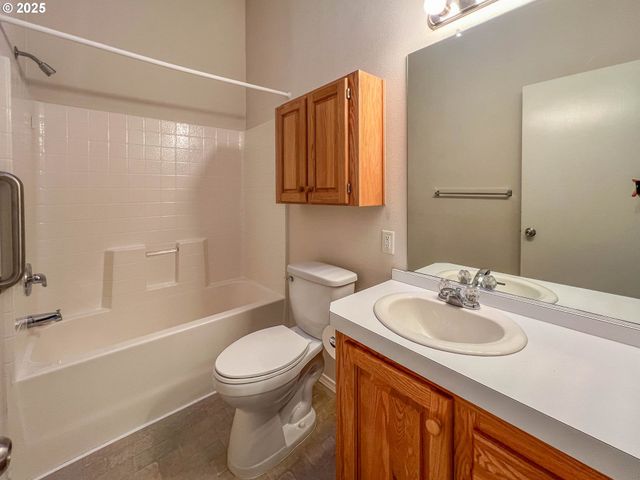 152 JACOB HALE Way, Roseburg, OR 97471