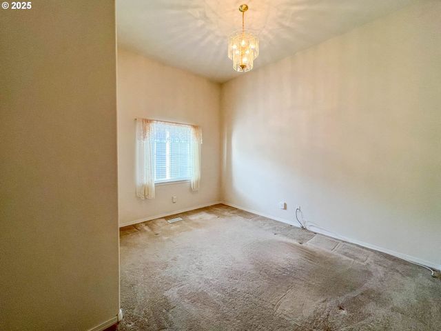 152 JACOB HALE Way, Roseburg, OR 97471