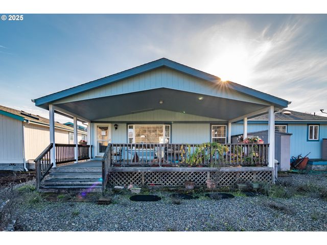 152 JACOB HALE Way, Roseburg, OR 97471