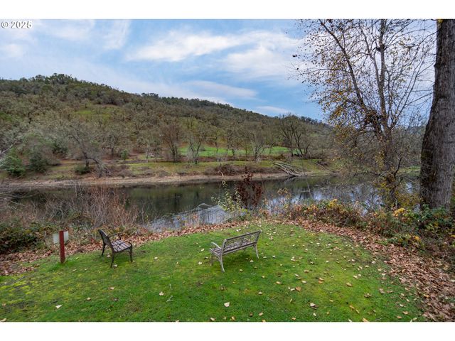 152 JACOB HALE Way, Roseburg, OR 97471