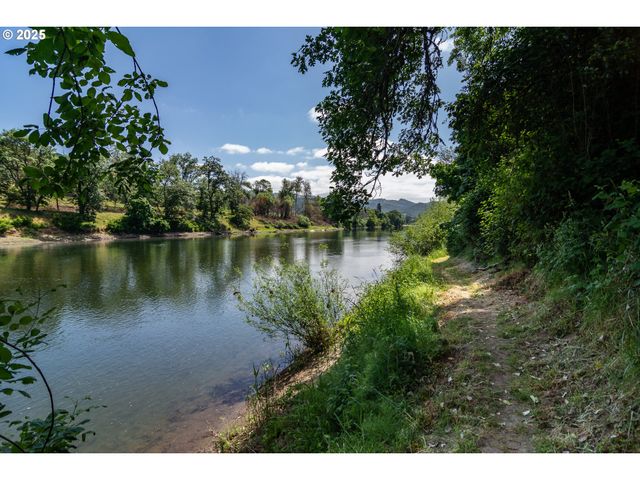 152 JACOB HALE Way, Roseburg, OR 97471