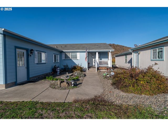152 JACOB HALE Way, Roseburg, OR 97471