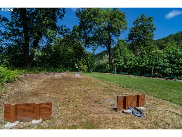 152 JACOB HALE Way, Roseburg, OR 97471