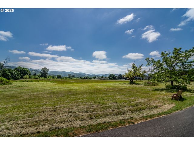 152 JACOB HALE Way, Roseburg, OR 97471
