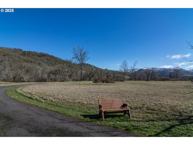 152 JACOB HALE Way, Roseburg, OR 97471