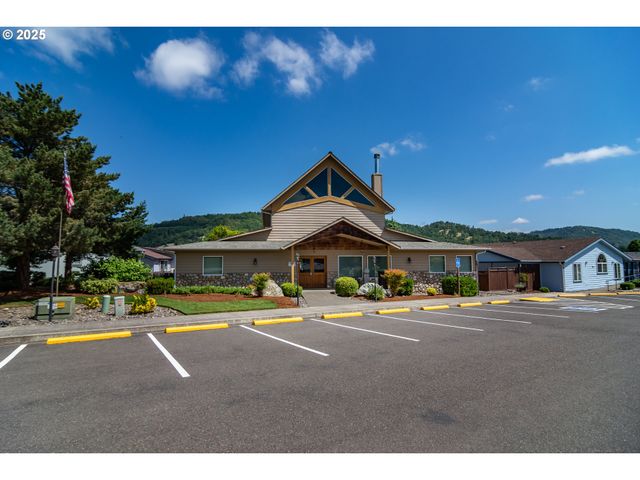 152 JACOB HALE Way, Roseburg, OR 97471