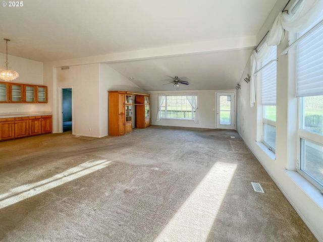 152 JACOB HALE Way, Roseburg, OR 97471