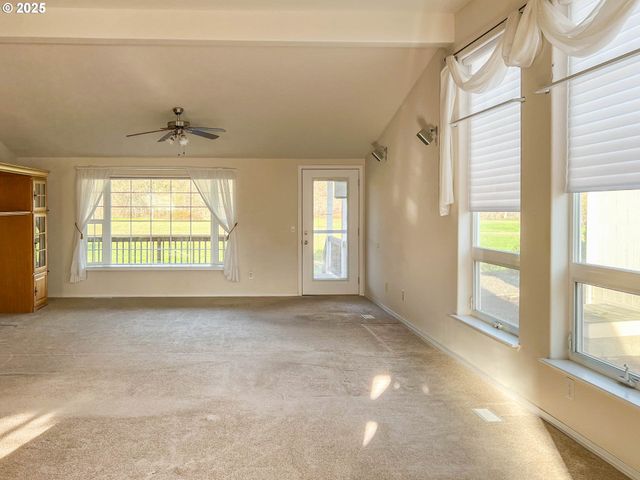 152 JACOB HALE Way, Roseburg, OR 97471