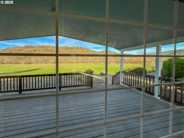 152 JACOB HALE Way, Roseburg, OR 97471