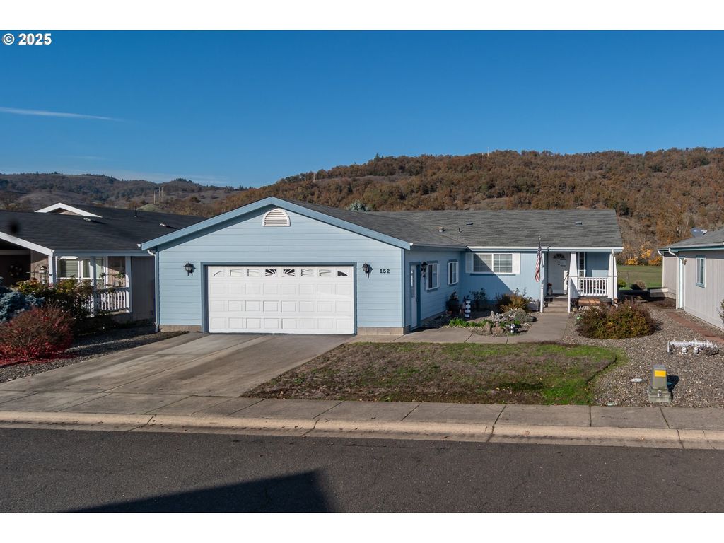152 JACOB HALE Way, Roseburg, OR 97471