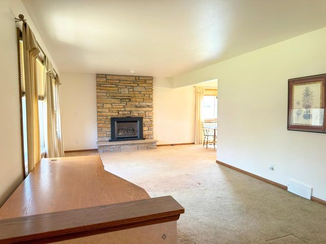 5864 Ramona DRIVE, Greendale, WI 53129