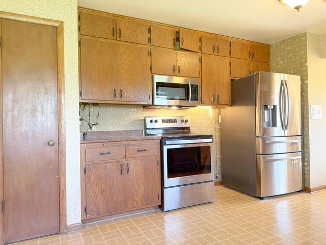 5864 Ramona DRIVE, Greendale, WI 53129