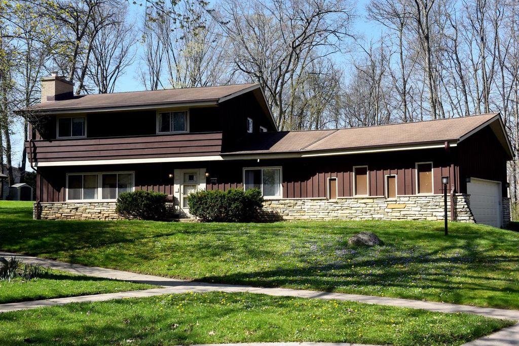 5864 Ramona DRIVE, Greendale, WI 53129