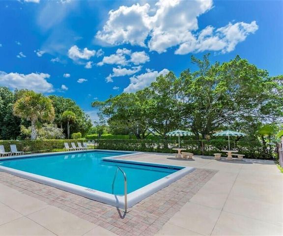454 Lakeview Drive 1, Weston, FL 33326