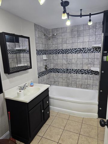 1013 Mahlon Street, Lansing, MI 48906