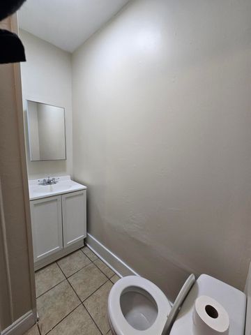 1013 Mahlon Street, Lansing, MI 48906