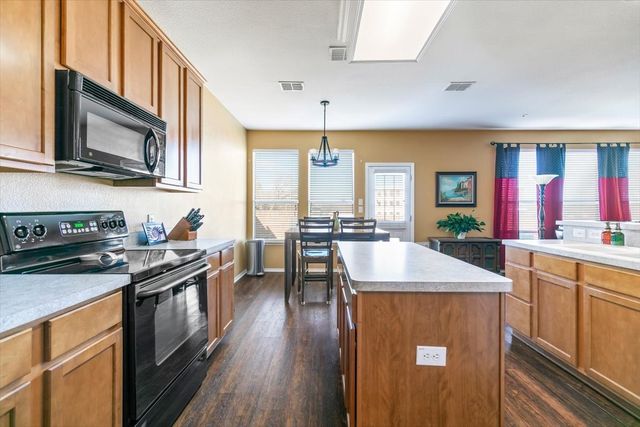 306 Salsbury Drive, Euless, TX 76040