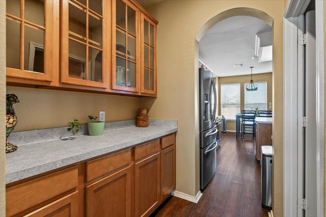 306 Salsbury Drive, Euless, TX 76040