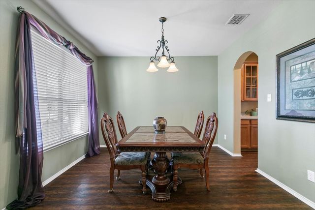 306 Salsbury Drive, Euless, TX 76040